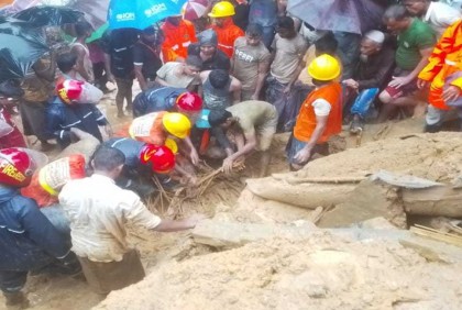 উখিয়ায় রোহিঙ্গা ক্যাম্পে পাহাড় ধসে ৯ জনের মৃত্যু