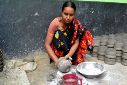 নওগাঁয় হারিয়ে যাচ্ছে মৃৎশিল্প
