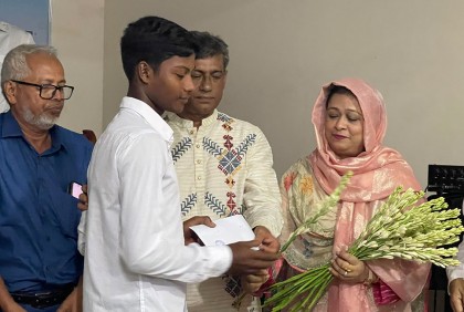 বরগুনায় শিক্ষাবৃত্তি প্রদান 