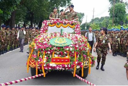 সেনাবাহিনী প্রধানের ৯, ১৭ ও ৩৩ পদাতিক ডিভিশনে বিদায়ী দরবার

