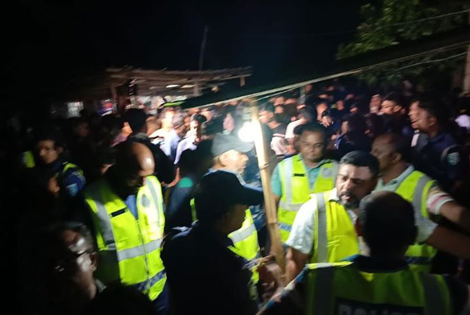 উলিপুরের তিস্তায় নৌকাডুবিতে উদ্ধার ১৭, নিখোঁজ ৮ যাত্রী