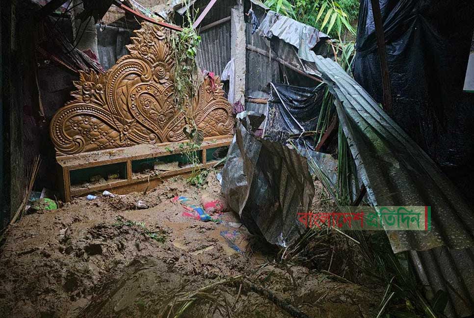 কক্সবাজারে পাহাড় ধসে স্বামী-স্ত্রীর মৃত্যু 