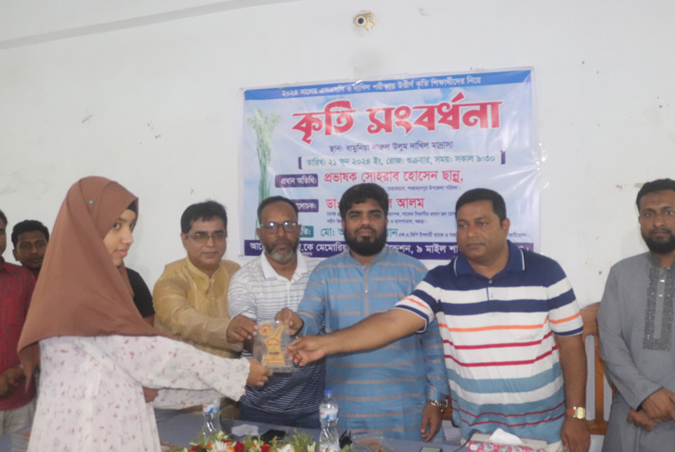 বগুড়ায় কৃতী শিক্ষার্থীদের সংবর্ধনা

