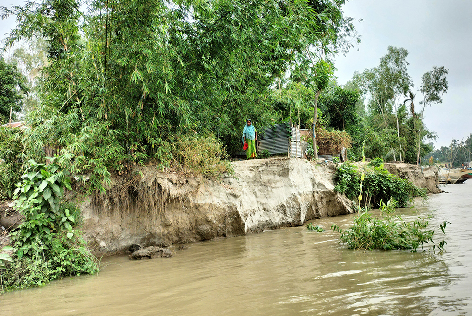যমুনা নদীতে বাড়ছে পানি, আতঙ্কে নদীপাড়ের মানুষ