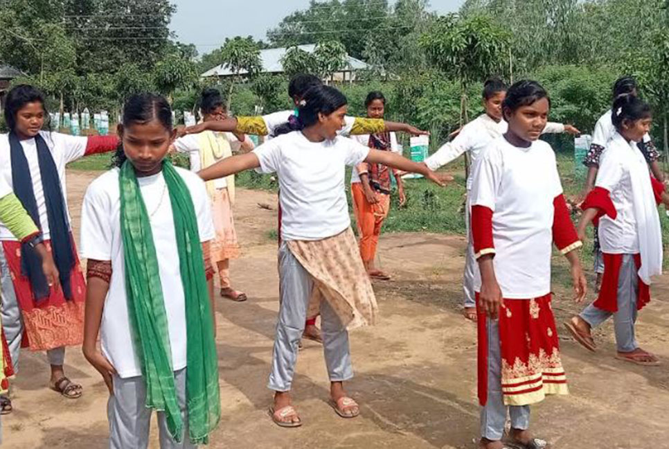 গাইবান্ধায় কিশোরীদের আত্মরক্ষামূলক কারাতে প্রশিক্ষণের উদ্বোধন