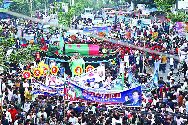 আওয়ামী লীগের ৫ কিলোমিটার জুড়ে র‌্যালি
