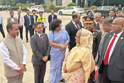 নয়াদিল্লি সফর শেষে দেশের পথে প্রধানমন্ত্রী

