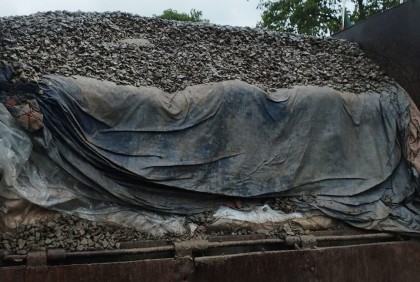 সিলেটে ফের ‘পাথরচাপা’ চিনির চালান আটক