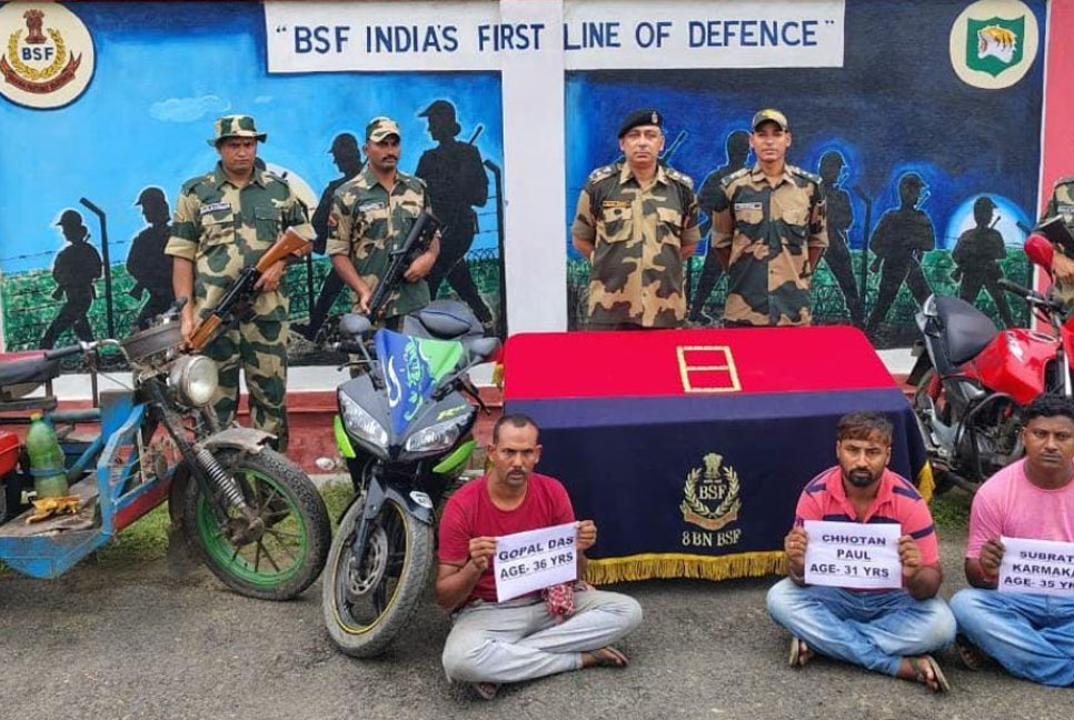 ভারত-বাংলাদেশ সীমান্তে সাড়ে তিন কোটি টাকার স্বর্ণ জব্দ, আটক ৩ 