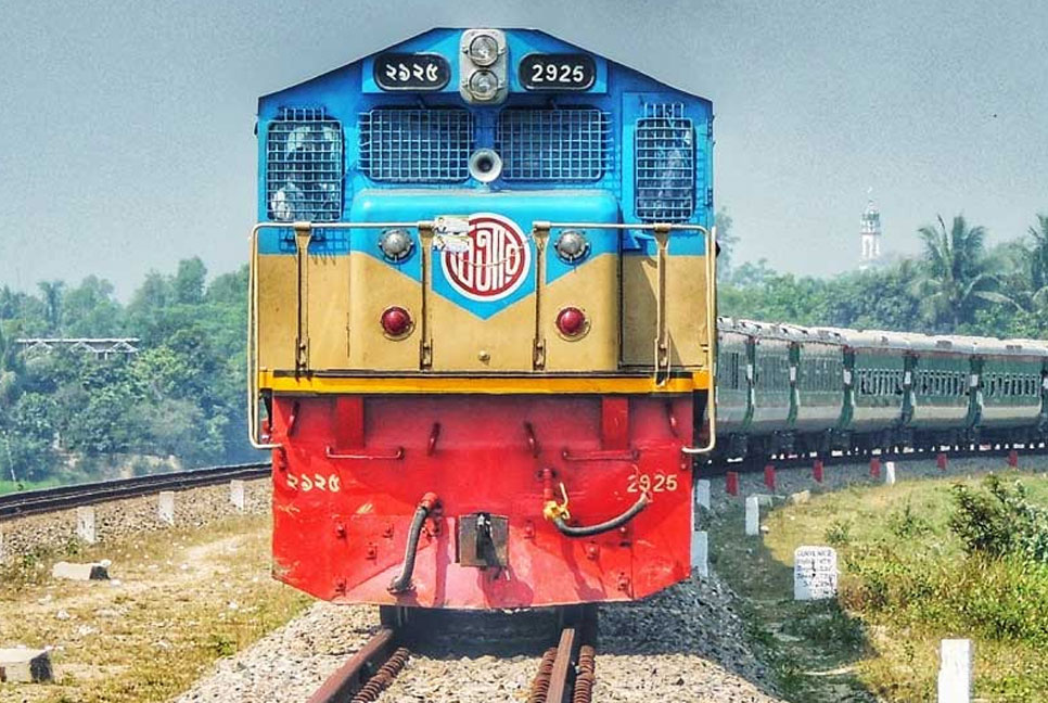 রাজধানীতে মায়ের সামনে ট্রেনে কাটা পড়ল শিশুর পা