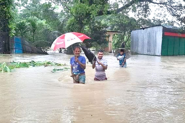 বন্যার্তদের সেবায় এগিয়ে আসতে হবে