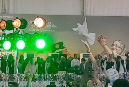 আওয়ামী লীগের ‘প্লাটিনাম জুবিলি’: সোহরাওয়ার্দী উদ্যানে সভার ম‌ঞ্চে‌ শেখ হাসিনা


