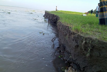 কমছে তিস্তা, ঘাঘট ও ব্রহ্মপুত্রের পানি,  ভাঙন আতঙ্ক