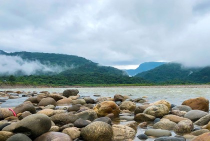 পর্যটন স্পটে পাথর চুরি, আটক ২