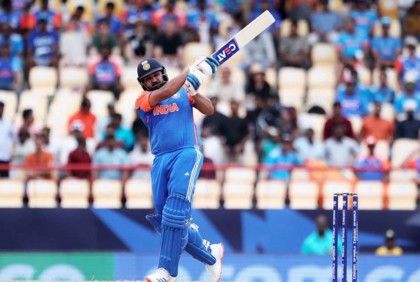 ছক্কা বৃষ্টিতে রোহিতের নতুন রেকর্ড

