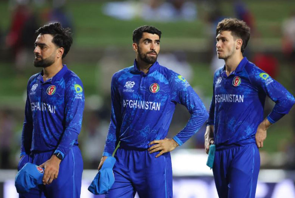 সেমিফাইনালে আফগানদের ভরাডুবি; আলোচনায় ‘ফ্লাইট বিপর্যয়’