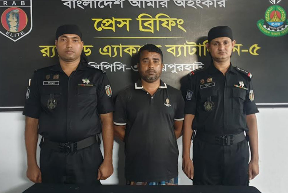 জয়পুরহাটে মাদক কারবারি গ্রেফতার
