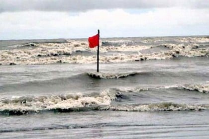 বঙ্গোপসাগরে লঘুচাপ, চার বন্দরে ৩ নম্বর সতর্ক সংকেত