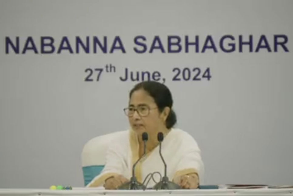 পশ্চিমবঙ্গে মমতার বৈঠকে এমপি আনার হত্যা প্রসঙ্গ
