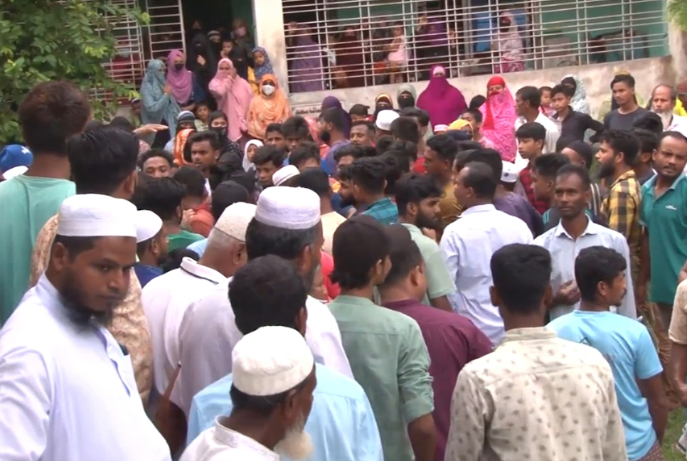 নোয়াখালীতে মসজিদ ও মাদ্রাসা কমিটির বিরোধে উত্তেজনা ও হট্টগোল