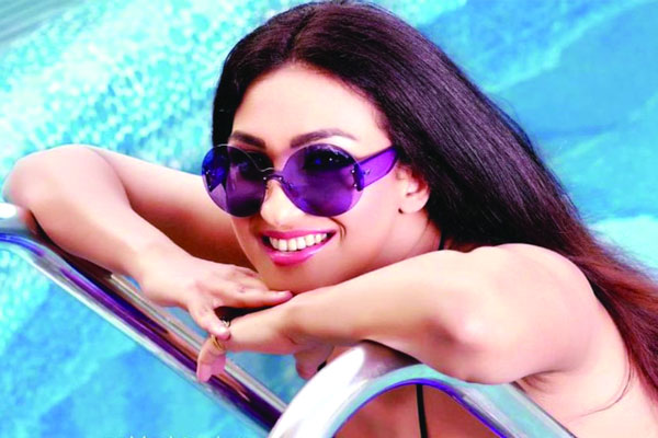 ট্রলের মুখে ঋতুপর্ণা