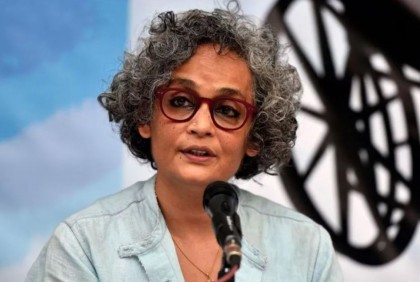 ‘পেন পিন্টার’ পুরস্কার পেলেন অরুন্ধতী রায়