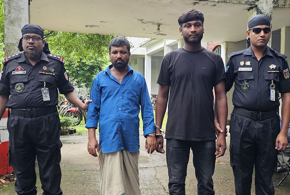 কিশোরগঞ্জে অস্ত্রসহ গ্রেফতার ২