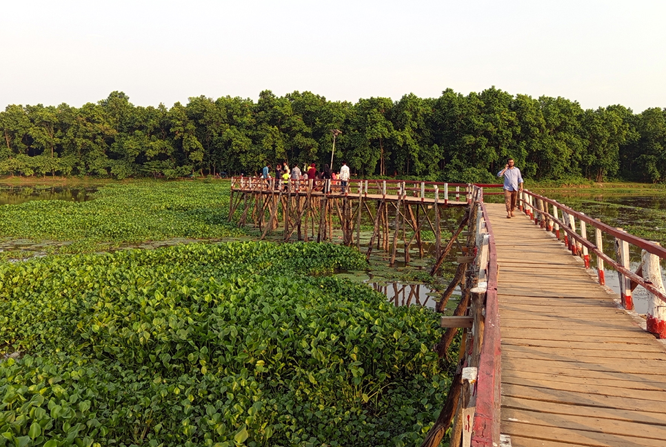 প্রাকৃতিক সৌন্দর্যের ঐতিহাসিক আশুড়ার বিল

