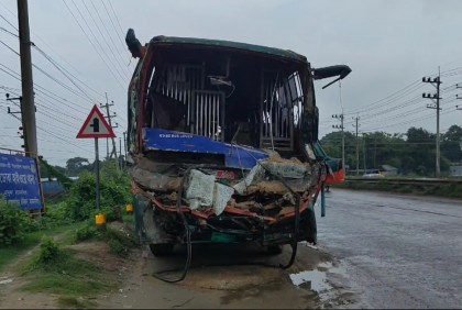 ভালুকায় ট্রাকের সঙ্গে সংঘর্ষে বাস চালক নিহত