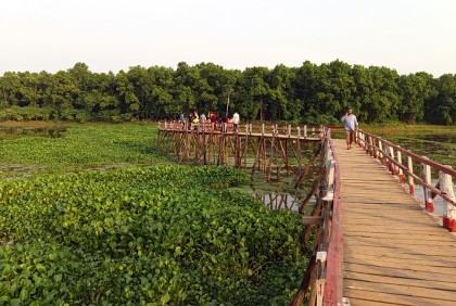 প্রাকৃতিক সৌন্দর্যের ঐতিহাসিক আশুড়ার বিল

