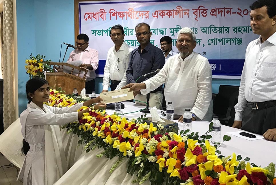 ১১৪ শিক্ষার্থী পেল গোপালগঞ্জ জেলা পরিষদের শিক্ষাবৃত্তি