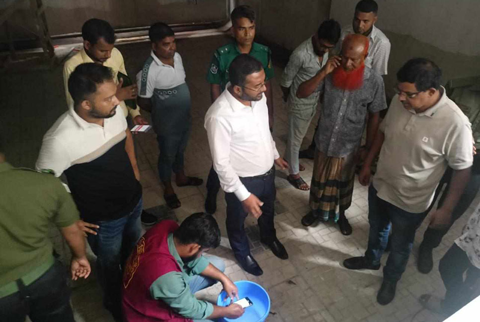 এডিসের লার্ভা পাওয়ায় ১০ স্থাপনাকে ডিএসসিসি’র লক্ষাধিক টাকা জরিমানা