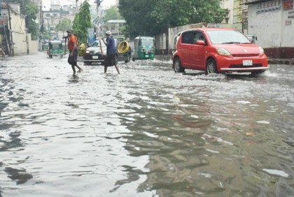 চট্টগ্রামে বৃষ্টিতে পাহাড় ধসের শঙ্কা