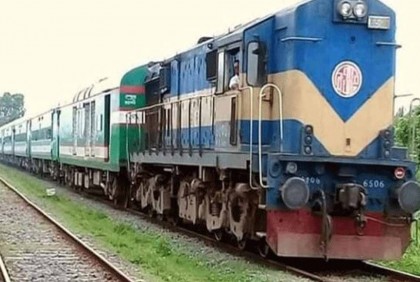 বগুড়ায় ট্রেনের তিনটি বগি লাইনচ্যুত