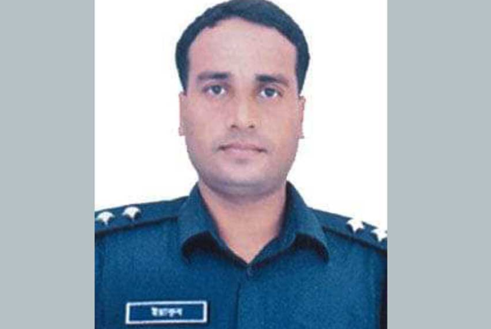 আপত্তিকর ছবি তুলে ব্ল্যাকমেইল, চাকরি হারালেন পুলিশ কর্মকর্তা