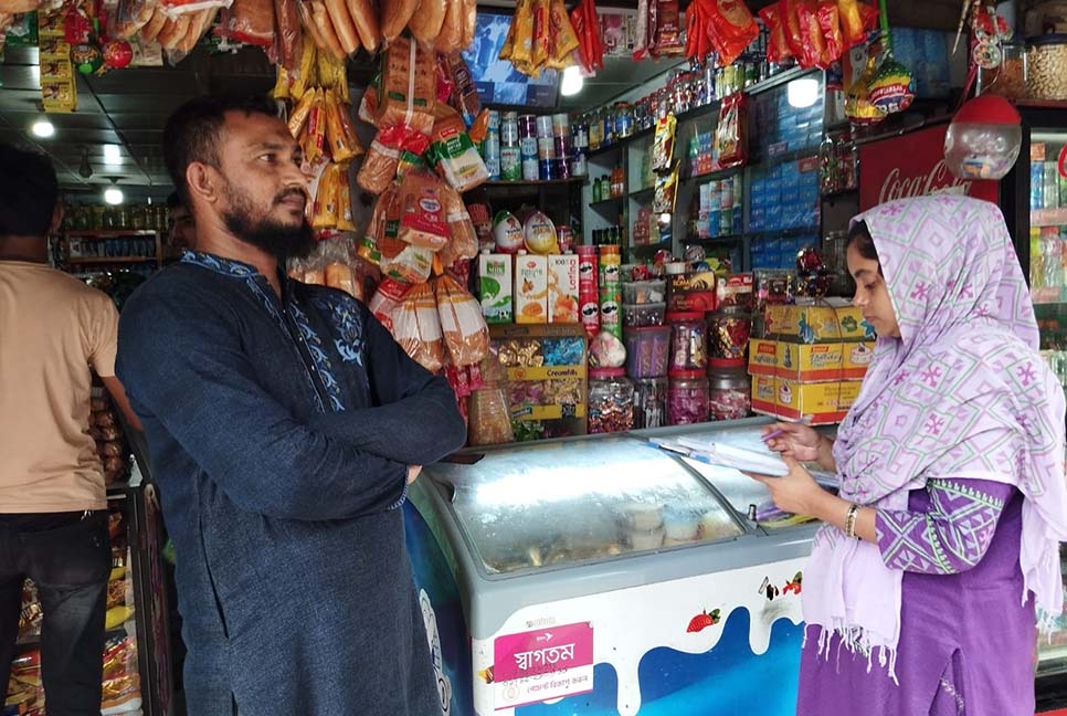 জয়পুরহাটে শিশুদের কাছে সিগারেট বিক্রি, ব্যবসায়ীকে জরিমানা


