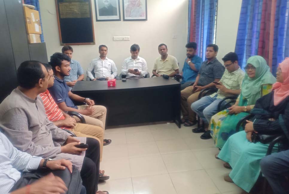 শিক্ষকদের সর্বাত্মক কর্মবিরতিতে স্থবির বেরোবি
