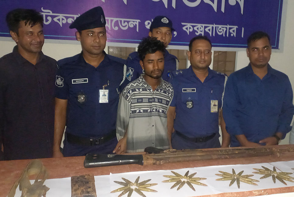 টেকনাফে অস্ত্রসহ আটক ১ 