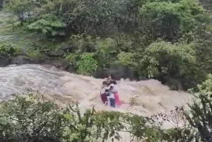 ঝর্ণার পানিতে ভেসে গেল একই পরিবারের সাতজন!