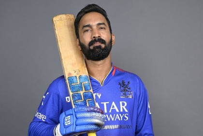 খেলা ছেড়েই কোহলিদের ব্যাটিং কোচ হয়ে গেলেন দীনেশ কার্তিক