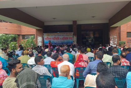 শিক্ষক-শিক্ষার্থী, কর্মকর্তা-কর্মচারীদের আন্দোলনে অচল জাবি