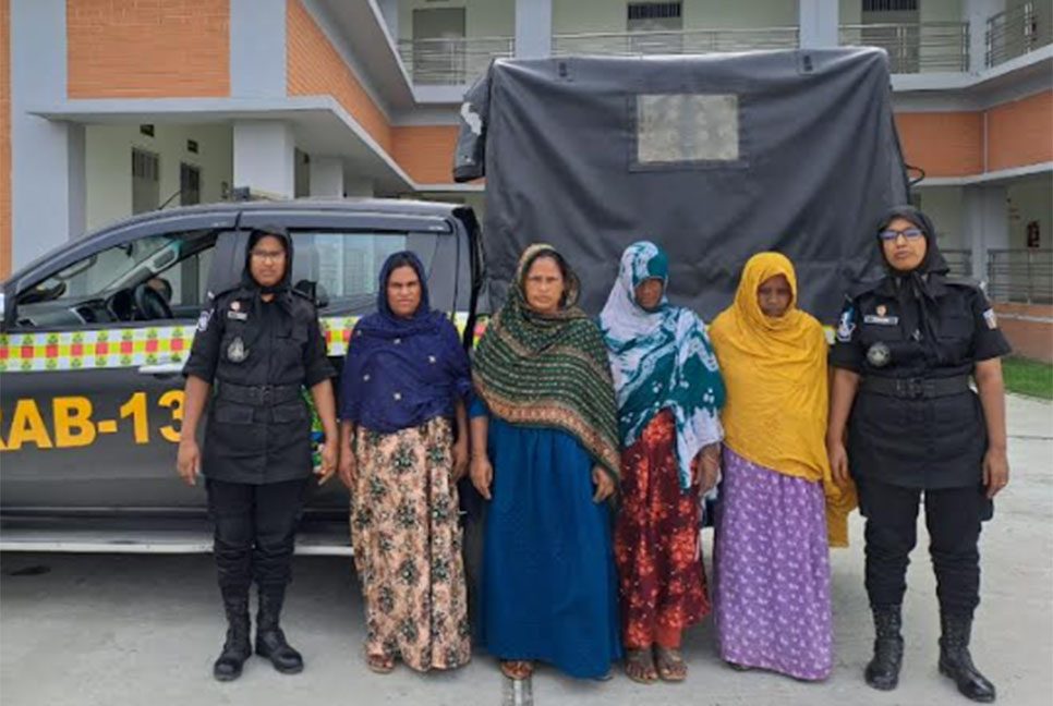 লালমনিরহাটে অস্ত্রসহ ৫ মাদক ব্যবসায়ী গ্রেফতার