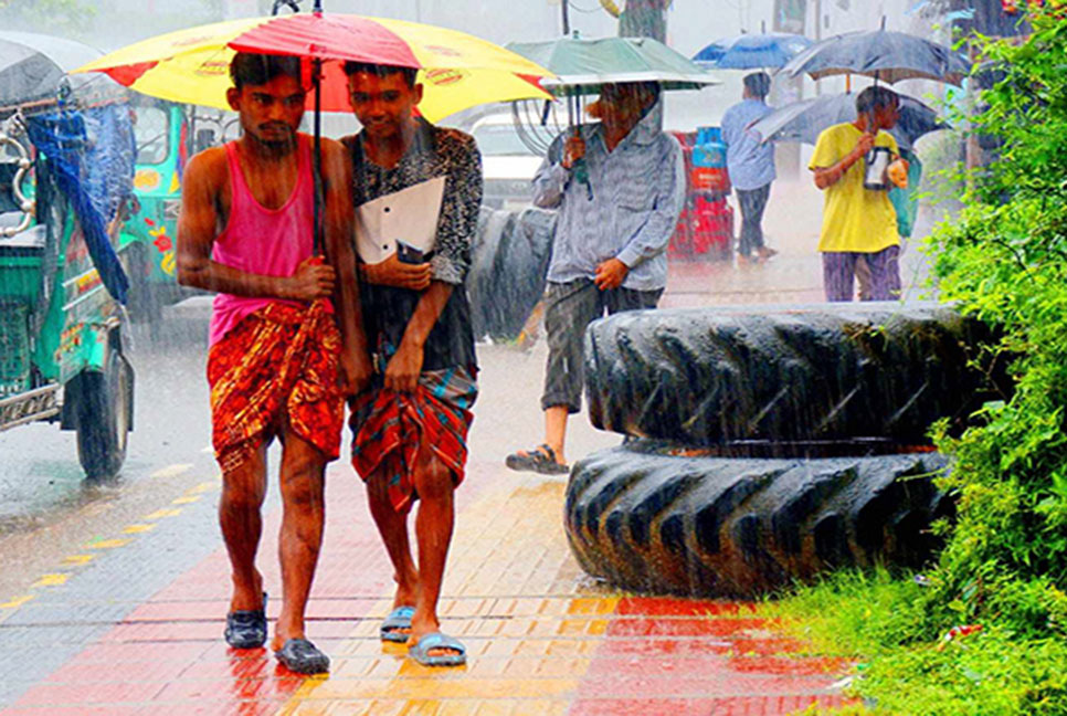 চট্টগ্রামে টানা বর্ষণে ভোগান্তি