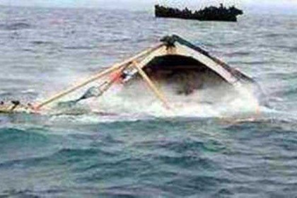 সাগরে মাছ ধরতে গিয়ে ট্রলার ডুবিতে ৫ জেলে নিখোঁজ