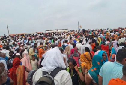 ভারতে ধর্মীয় অনুষ্ঠানে পদদলিত হয়ে মৃত্যু শতাধিক