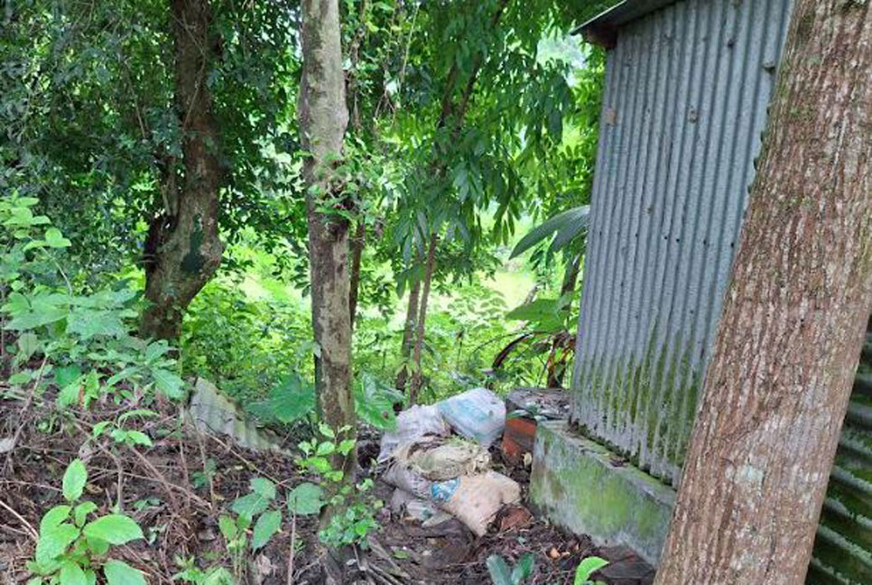 টাঙ্গাইলে শৌচাগারের পাশে মিললো জীবিত নবজাতক