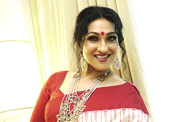 টাকা ফেরত দিতে চান ঋতুপর্ণা