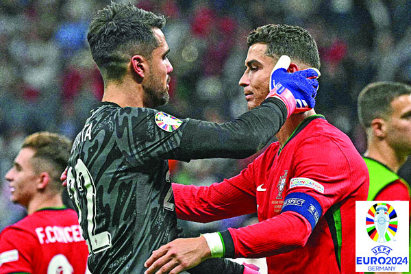 রোনালদোর কান্না থামালেন কস্তা