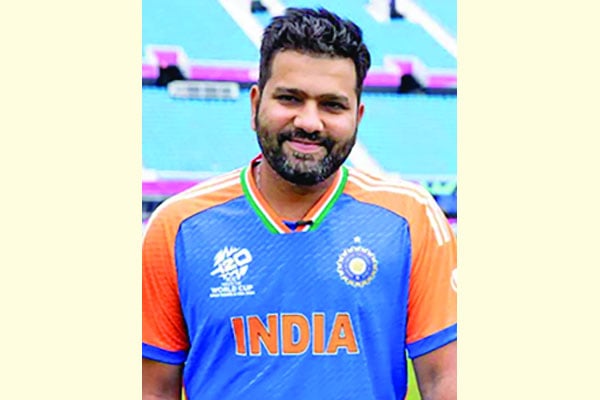 উইকেটের মাটি খেলেন