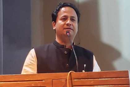 যে কারণে ইংলিশ মিডিয়াম ও অভিজাত স্কুলের ওপর ক্ষোভ ঝাড়লেন শিক্ষামন্ত্রী